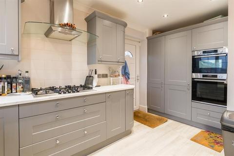 18 Adel Mead, Adel, Leeds, LS16 8LB