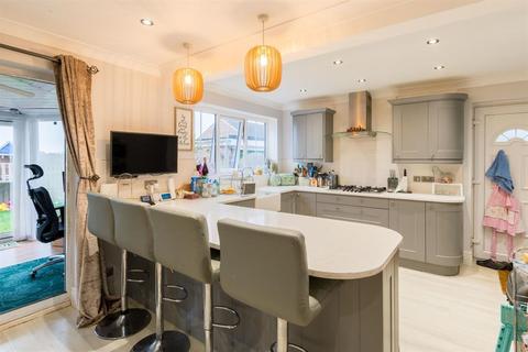 18 Adel Mead, Adel, Leeds, LS16 8LB