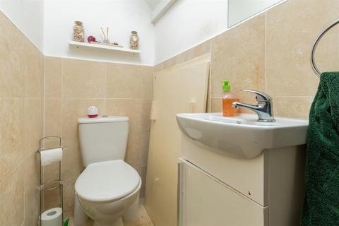 18 Adel Mead, Adel, Leeds, LS16 8LB