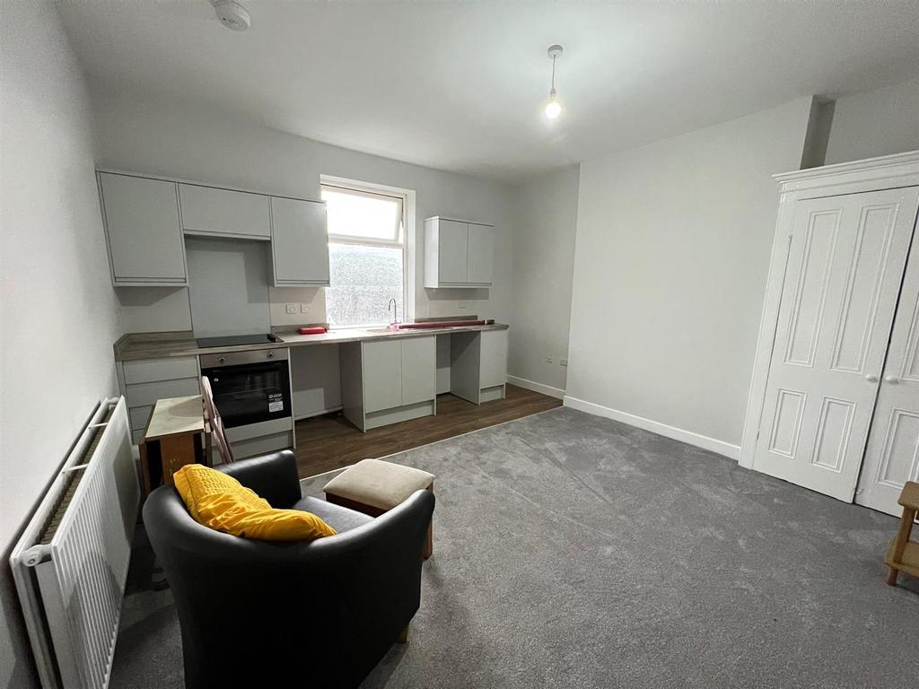 Shirebrook Road, Sheffield Flat £450 pcm (£104 pw)