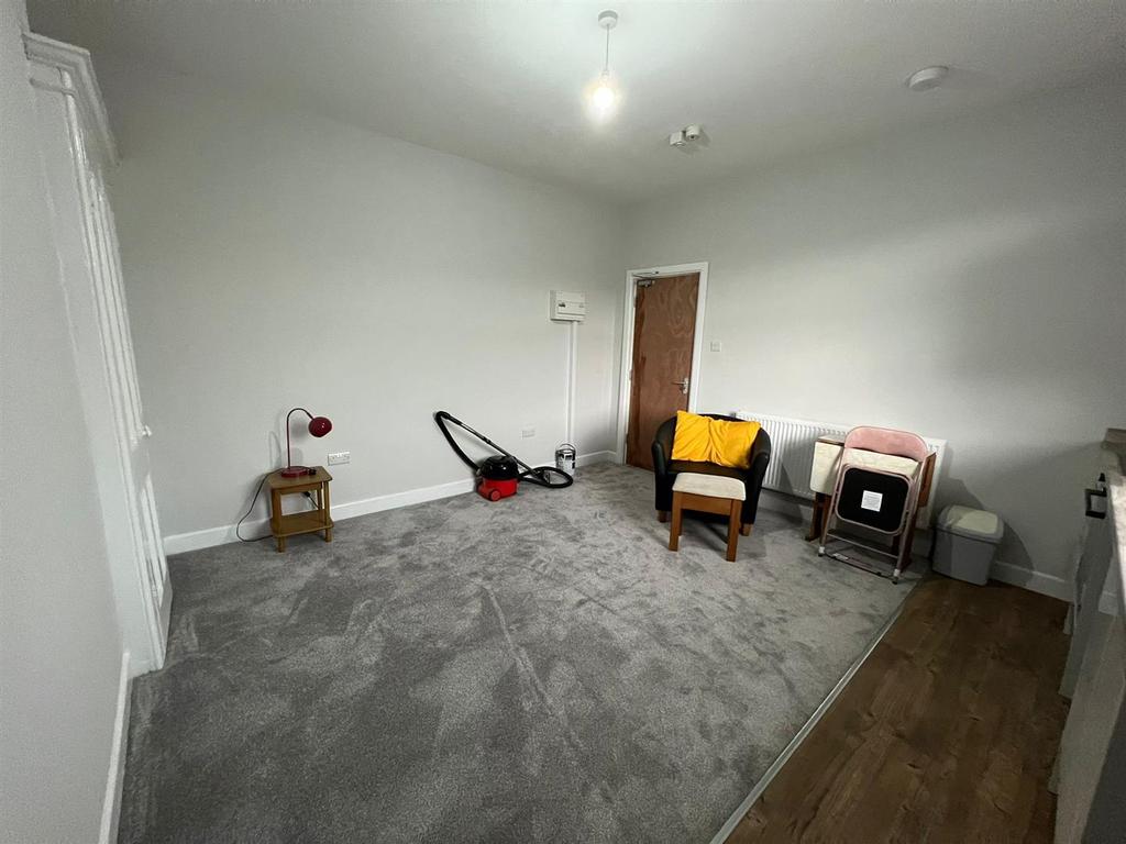 Shirebrook Road, Sheffield Flat £450 pcm (£104 pw)