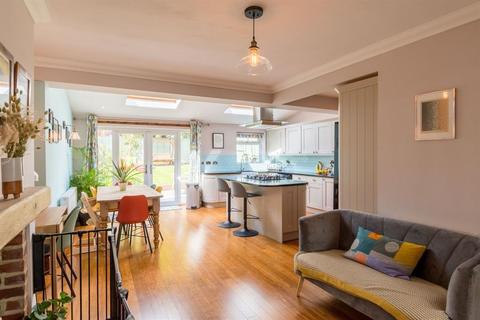 26 Bowood Crescent, Leeds, LS7 2PY