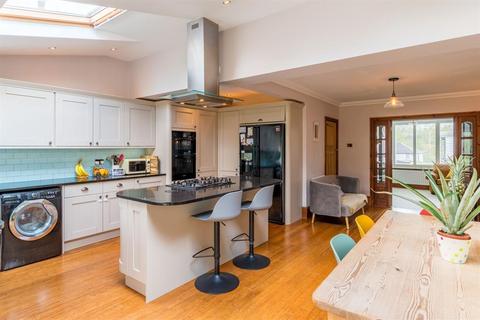 26 Bowood Crescent, Leeds, LS7 2PY