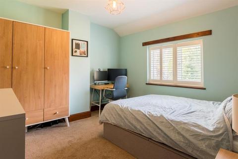 26 Bowood Crescent, Leeds, LS7 2PY