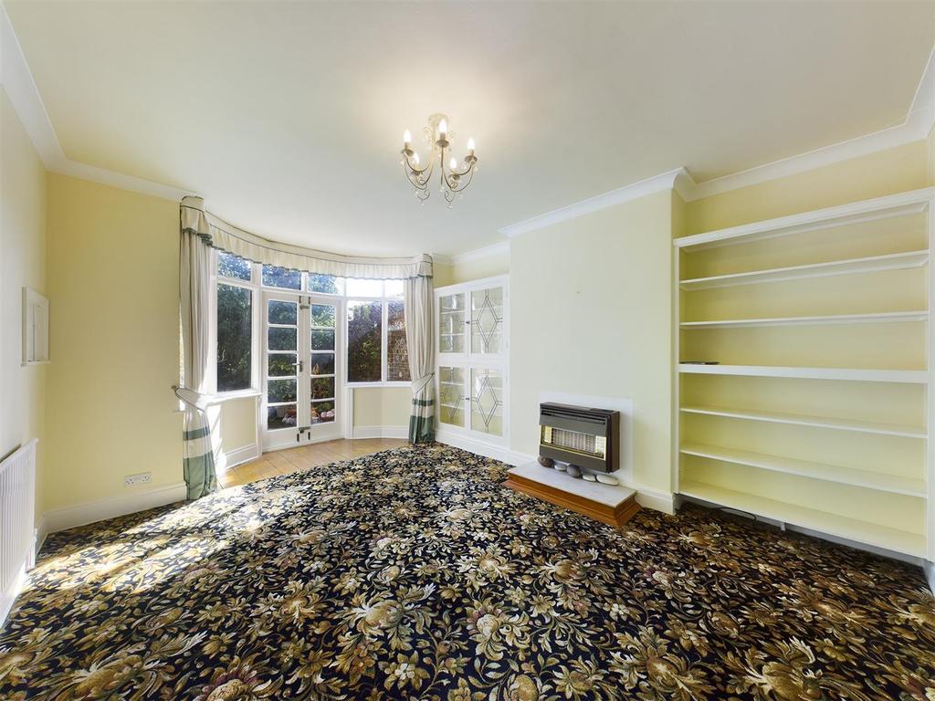 Dining room: