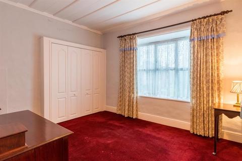37 Long Row, Horsforth, Leeds, LS18 5AA