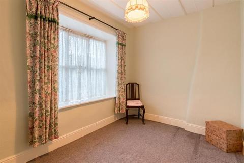 37 Long Row, Horsforth, Leeds, LS18 5AA