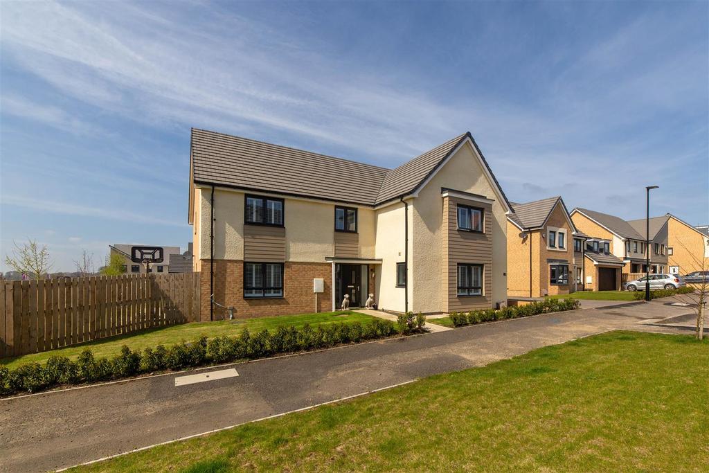 Gatekeeper Close, Great Park... 5 bed detached house £650,000