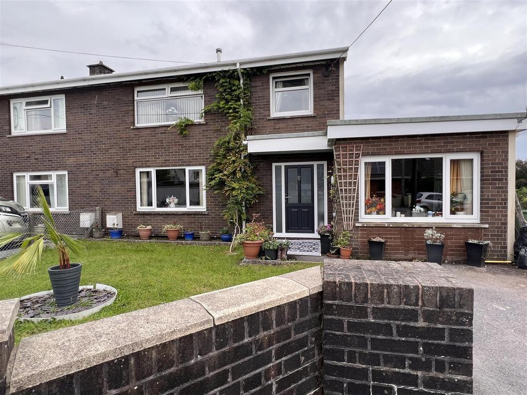 Walter Road, Ammanford 3 bed semidetached house £240,000