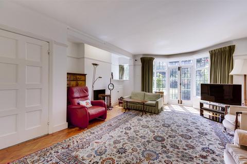 62 Southway, London, NW11 6SA