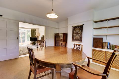 62 Southway, London, NW11 6SA