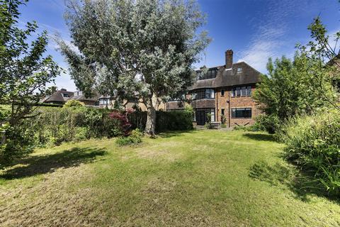 62 Southway, London, NW11 6SA