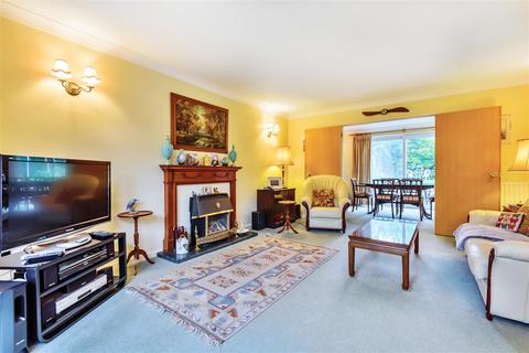4 bedroom detached house for sale - Linden Close Wokingham, Berkshire, RG41 4BL