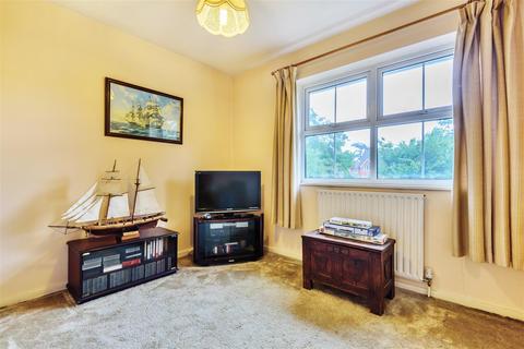 4 bedroom detached house for sale - Linden Close Wokingham, Berkshire, RG41 4BL