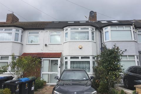 4 bedroom house to rent - Harlow Road, London