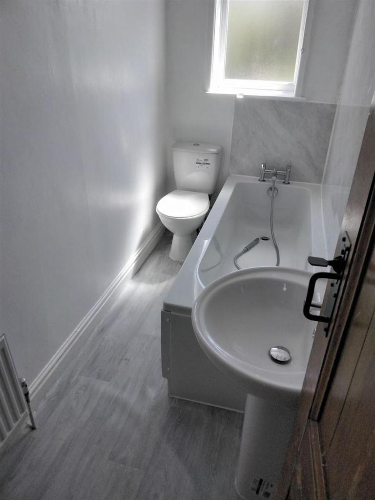 Bathroom 2.jpg