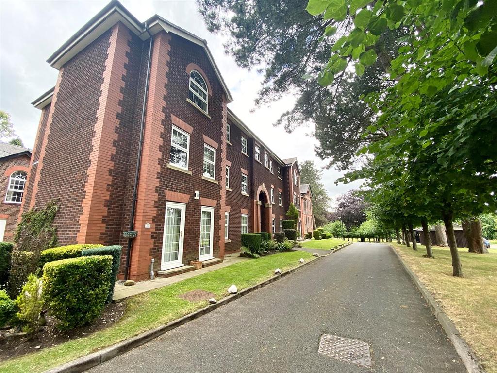 The Uplands, Drive... 1 bed flat £725 pcm (£167 pw)