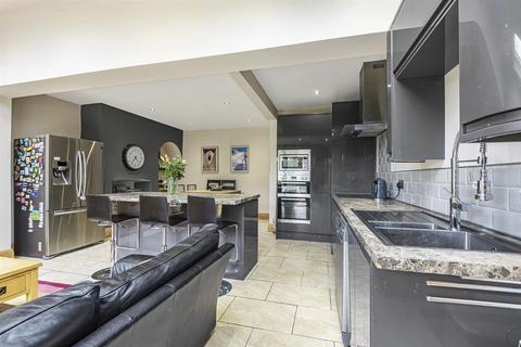 8 Brownberrie Walk, Horsforth, Leeds, LS18 5PG