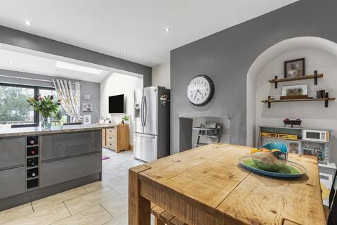 8 Brownberrie Walk, Horsforth, Leeds, LS18 5PG