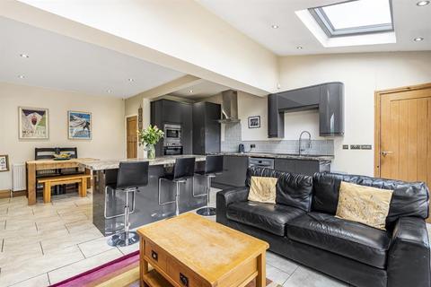 8 Brownberrie Walk, Horsforth, Leeds, LS18 5PG