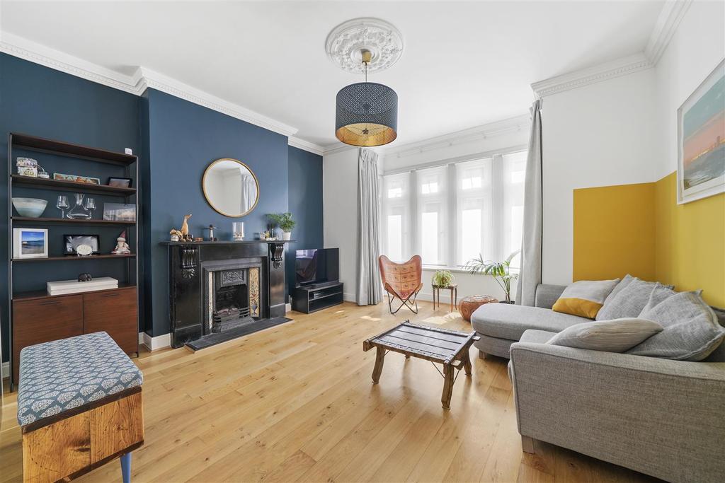 Blenheim Gardens, NW2 2 bed flat £795,000