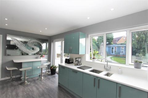 4 bedroom detached house for sale - Augustine Road, Minster On Sea, Sheerness