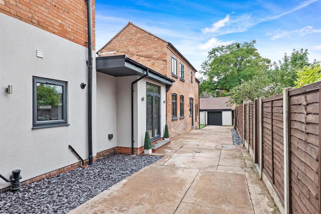 Sebright Avenue, Battenhall, Worcester 4 bed detached house £450,000