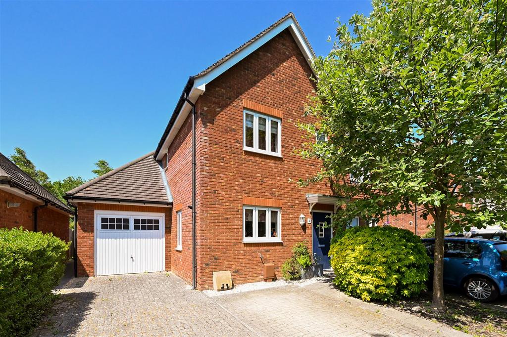 Murrell Gardens, Barnham 3 bed semidetached house for sale £399,950