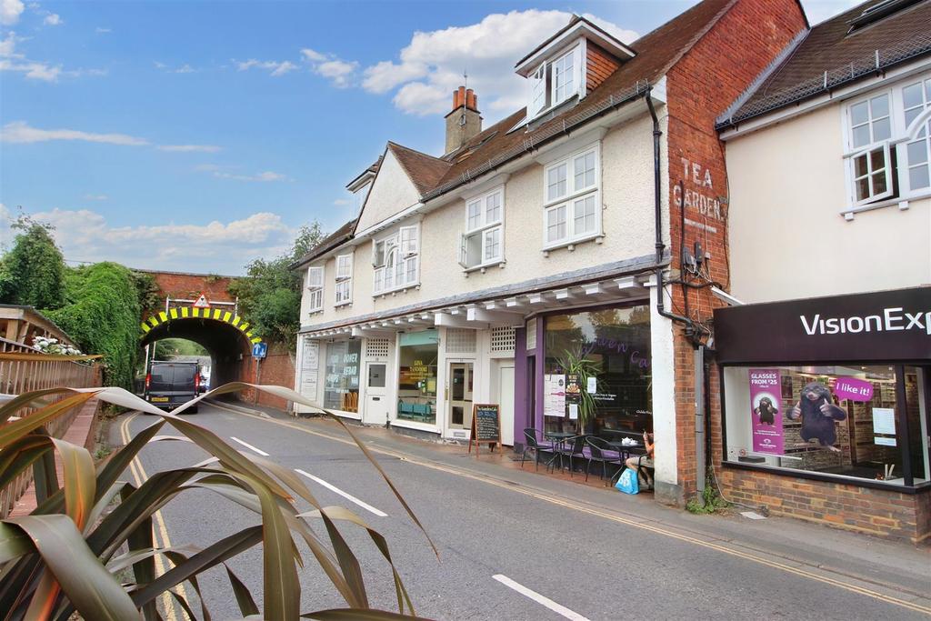 Whitchurch Road, Pangbourne 1 bed apartment £239,500