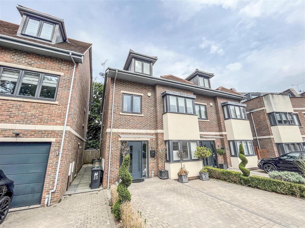 Aspen Place, Bushey Heath, 4 bed semidetached house £950,000