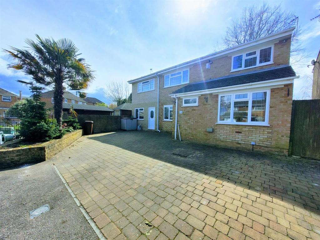 Duchess Close, Strood 6 bed detached house £575,000