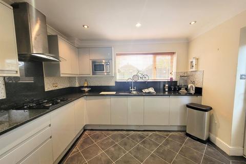 14 Duchess Close, Rochester, ME2 3TX