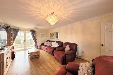 14 Duchess Close, Rochester, ME2 3TX
