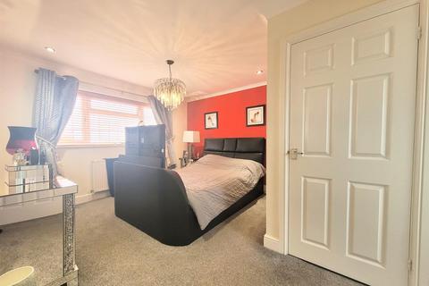14 Duchess Close, Rochester, ME2 3TX