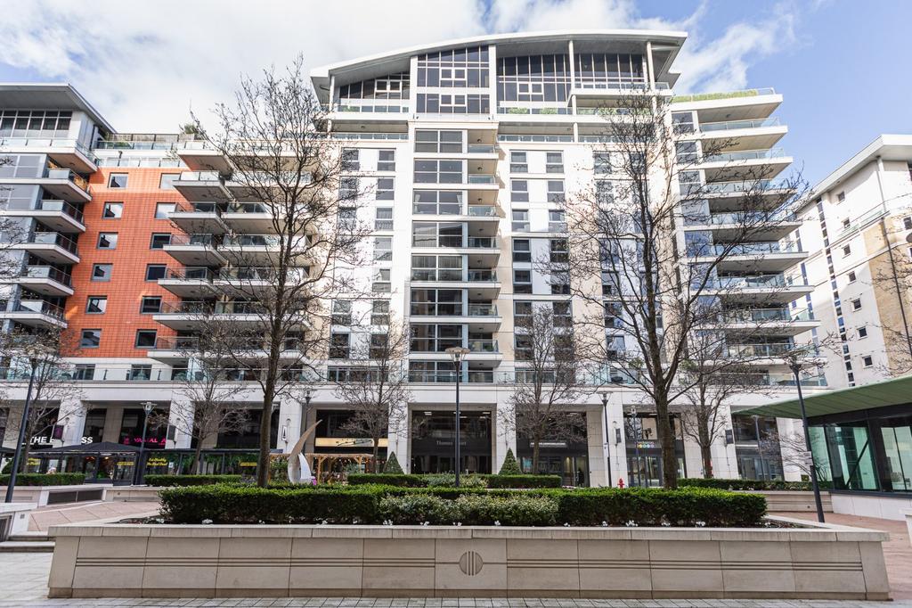 Thames Point, The Boulevard, Imperial... 2 bed apartment £1,075,000