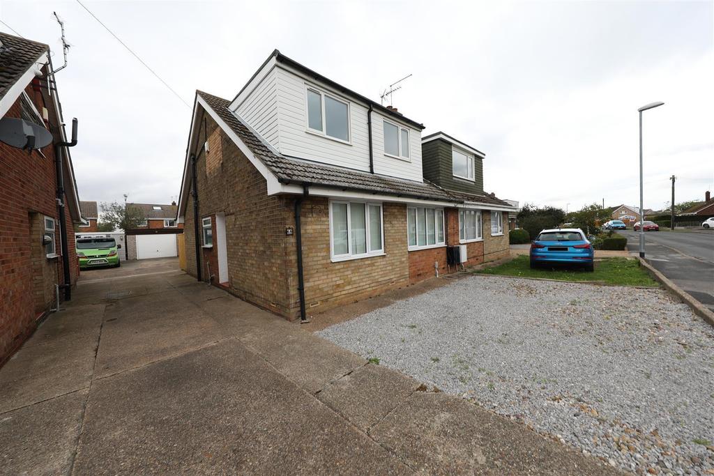 St. Martins Court, Thorngumbald, Hull 4 bed semidetached house £895