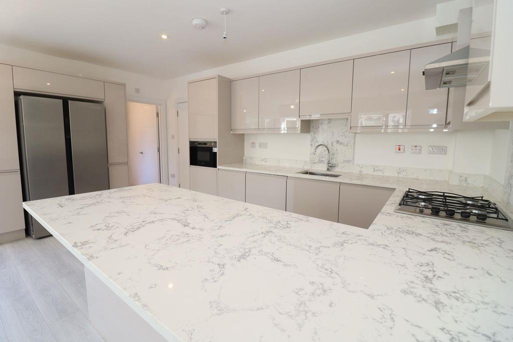 Alamein Avenue, Chatham 4 bed semidetached house £550,000