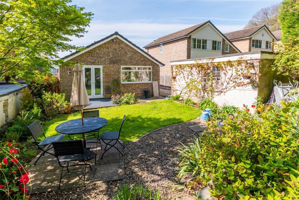 Craggwood Close, Horsforth, LS18 3 bed detached bungalow £400,000