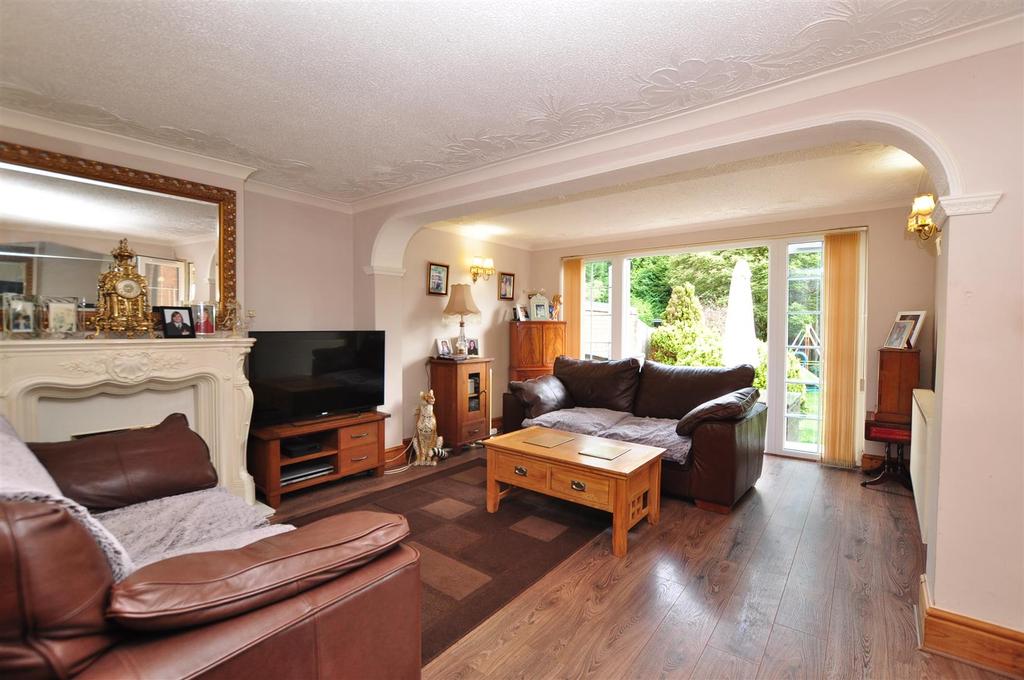Spies Lane, Halesowen 4 bed semidetached house £425,000
