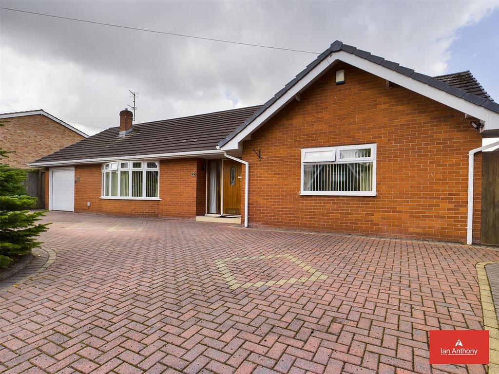 High Moss, Ormskirk, Lancashire 2 bed detached bungalow £480,000