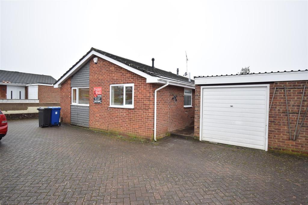 Lynn Road, Canford Heath, Poole 3 bed detached bungalow £1,350 pcm (£