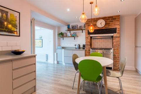 16 Airedale Drive, Horsforth, Leeds, LS18 5ED