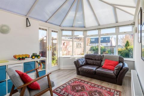 16 Airedale Drive, Horsforth, Leeds, LS18 5ED