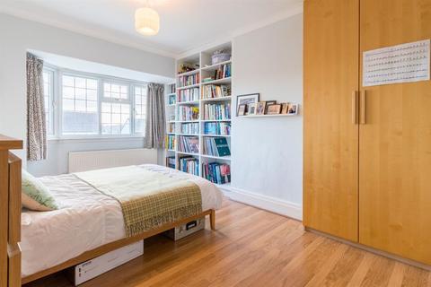 16 Airedale Drive, Horsforth, Leeds, LS18 5ED