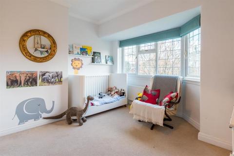 16 Airedale Drive, Horsforth, Leeds, LS18 5ED