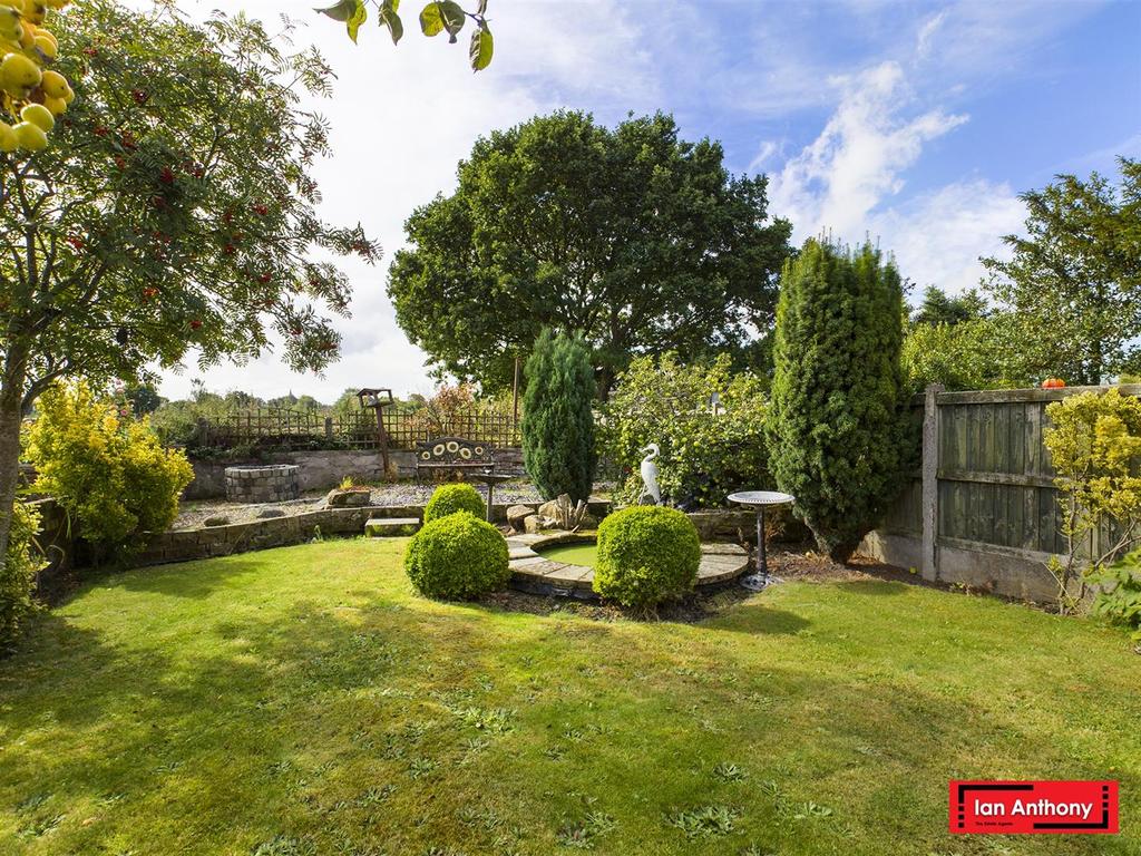 Crosshall Brow, Westhead, Ormskirk 4 bed semidetached house £238,000