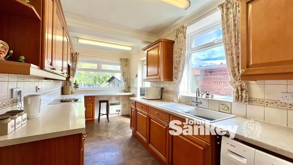 Bancroft Lane, Mansfield 3 bed semidetached house for sale £235,000