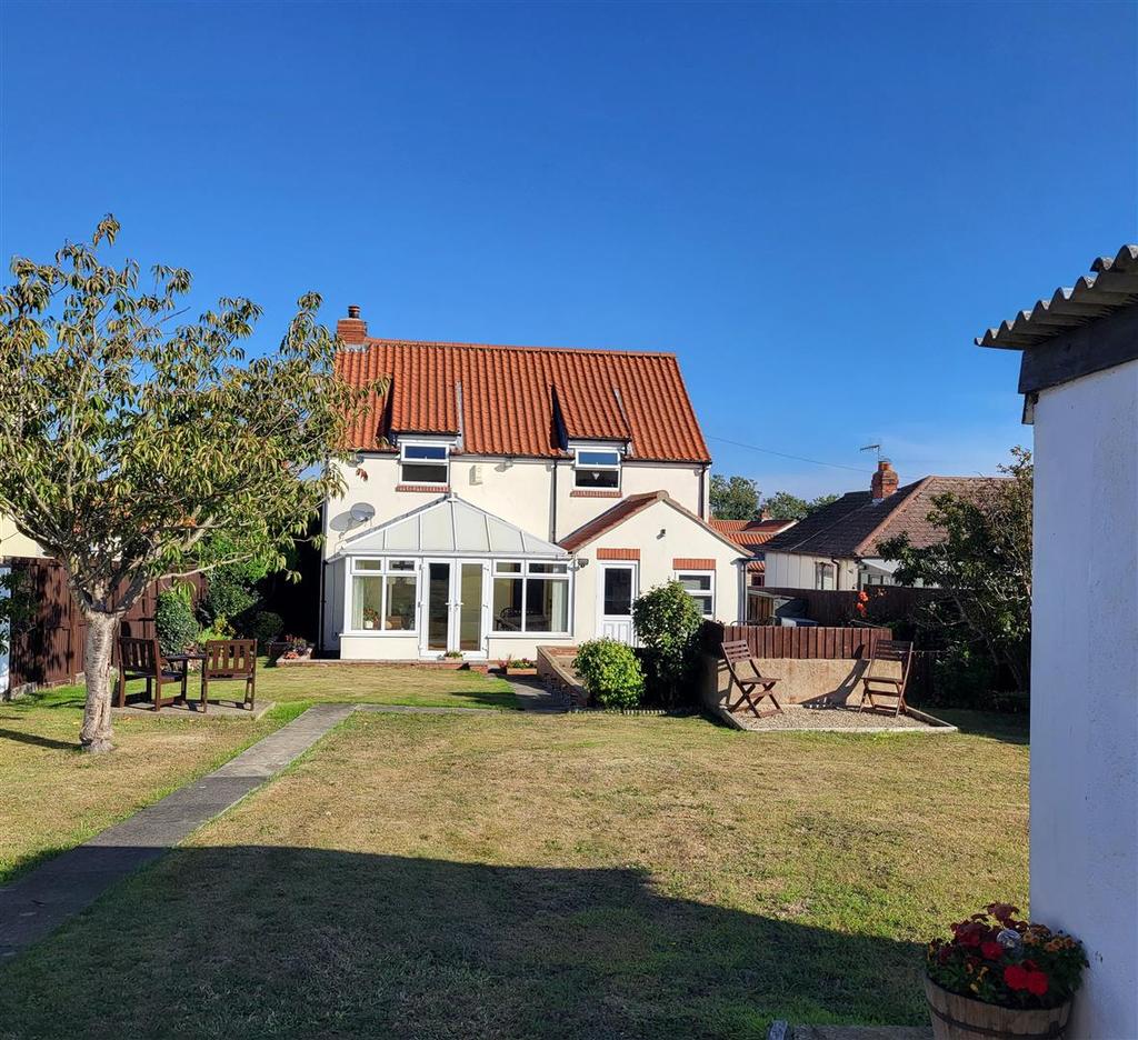 Main Street, Flixton, Scarborough 3 bed detached house £350,000