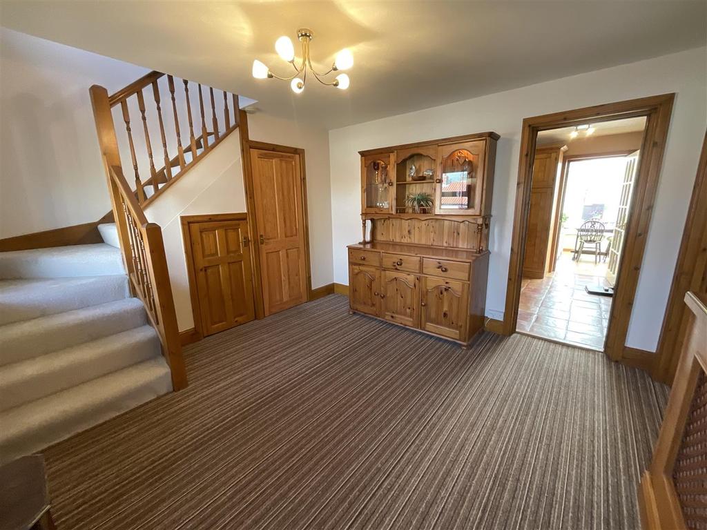 Main Street, Flixton, Scarborough 3 bed detached house £350,000