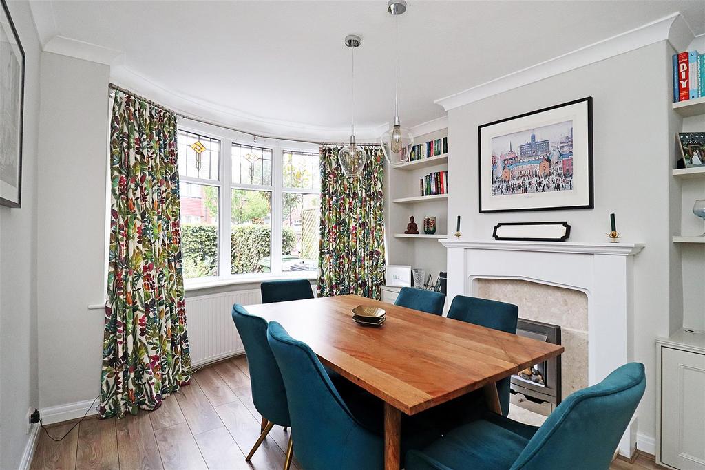 Crofton Avenue, Timperley 3 bed semidetached house £475,000